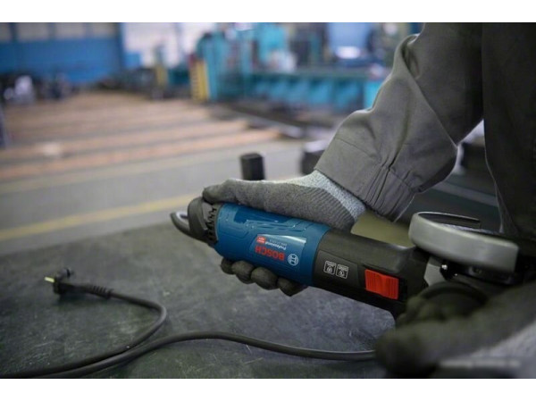 Угловая шлифмашина Bosch GWS 17-125 S Professional 06017D0300