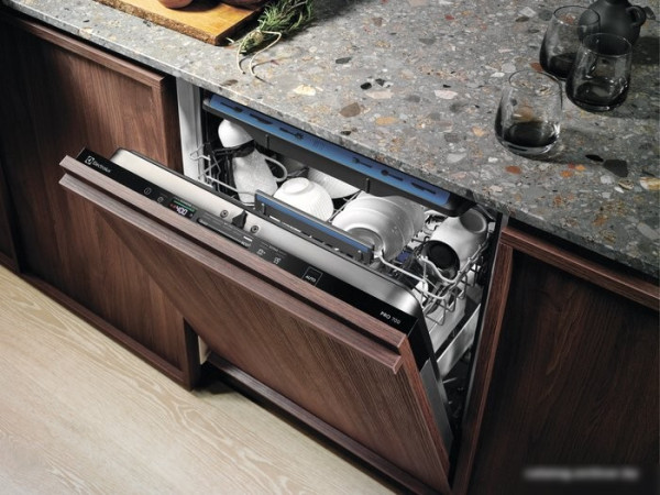 Встраиваемая посудомоечная машина Electrolux EES48200L