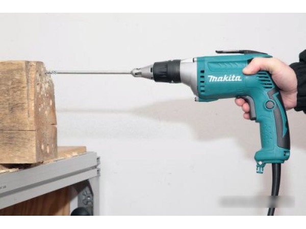 Шуруповерт Makita FS4300