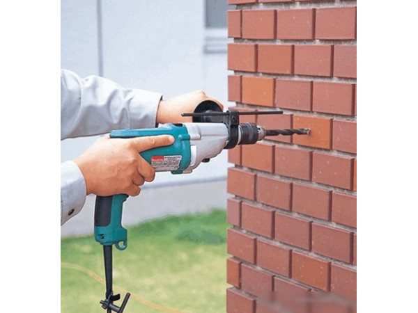 Ударная дрель Makita HP 2051