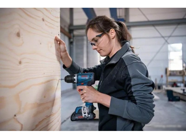 Дрель-шуруповерт Bosch GSR 18V-90 C Professional 06019K6006 (с 2-мя АКБ 5 Ач, кейс)