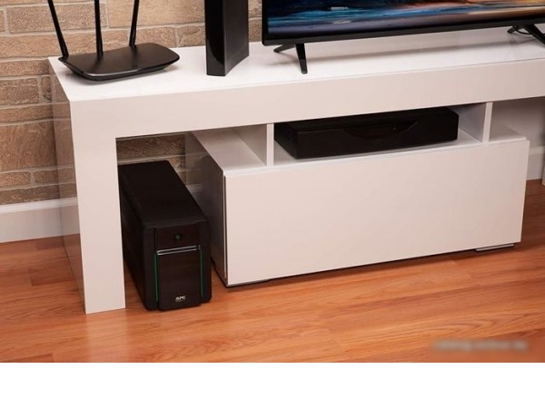 Источник бесперебойного питания APC Easy UPS BVX 2200VA BVX2200LI