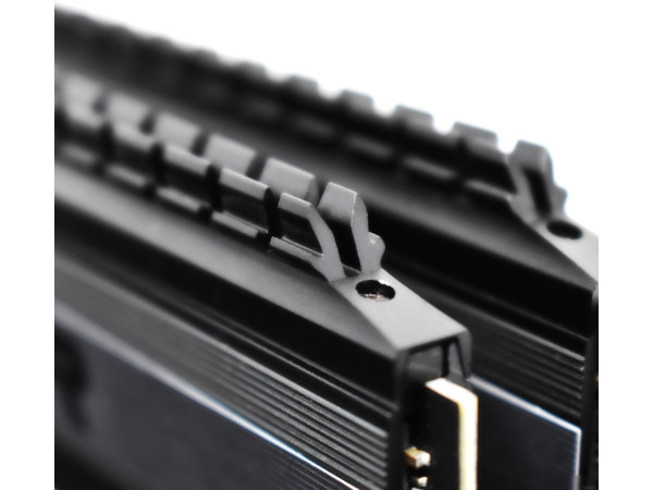 Оперативная память Patriot Viper 4 Blackout 2x4GB DDR4 PC4-24000 PVB48G300C6K