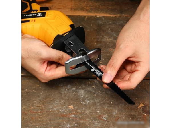 Сабельная пила Deko DKRS20-Li 063-4311 (с 2-мя АКБ, кейс)