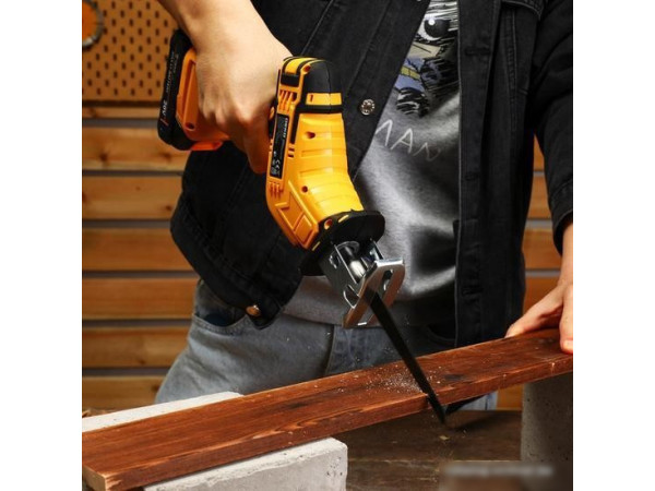 Сабельная пила Deko DKRS20-Li 063-4311 (с 2-мя АКБ, кейс)