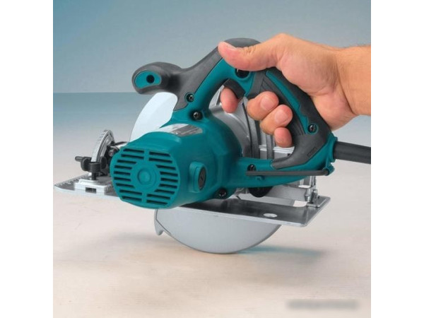 Дисковая пила Makita HS7600