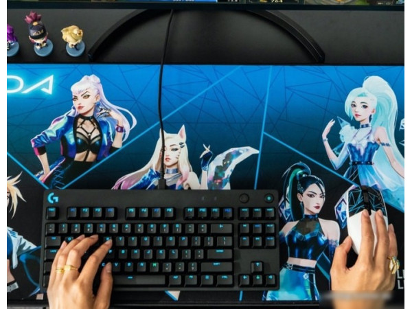 Коврик для стола Logitech G840 K/DA League of Legends Edition