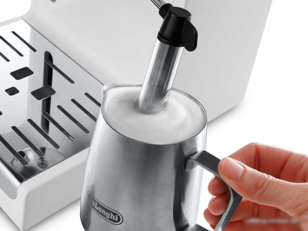 Рожковая помповая кофеварка DeLonghi Active Line ECP 33.21.W