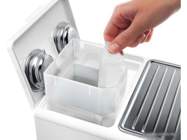 Рожковая помповая кофеварка DeLonghi Active Line ECP 33.21.W