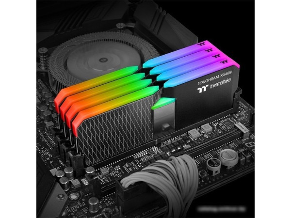 Оперативная память Thermaltake ToughRam XG RGB 2x8ГБ DDR4 4400 МГц R016D408GX2-4400C19A