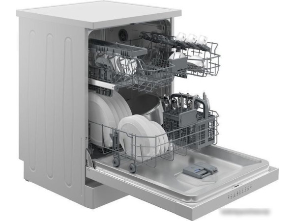 Отдельностоящая посудомоечная машина Hotpoint-Ariston HF 4C86