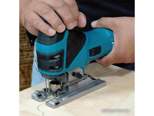 Электролобзик Makita 4351FCTJ