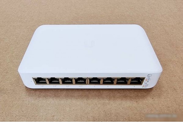 Управляемый коммутатор 2-го уровня Ubiquiti UniFi Switch Lite 8 POE
