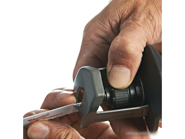 Сабельная пила Milwaukee M12 CHZ-402C [4933446950]