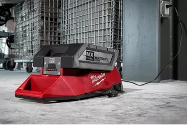 Зарядное устройство Milwaukee MXF C 4933471839