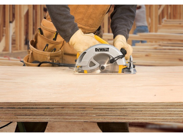 Дисковая пила DeWalt DWE576K