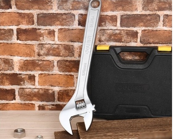 Ключ разводной Deli DL015A