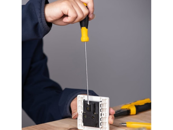 Отвертка Deli DL6331501