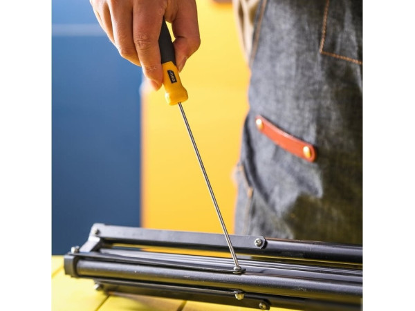 Отвертка Deli DL633150