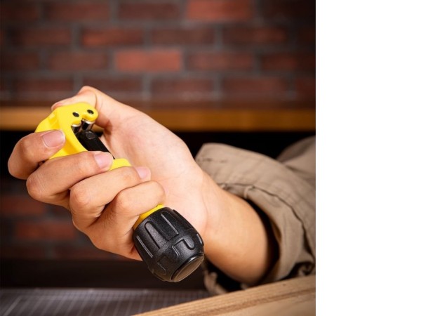 Труборез Deli DL2504