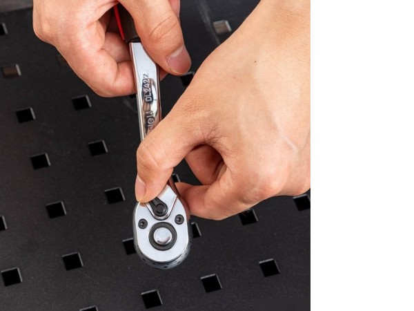 Вороток с трещоткой Deli DL2422