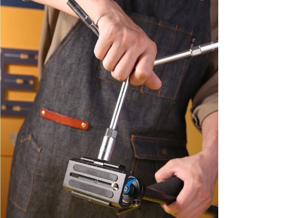 Ключ торцевой Deli DL81012