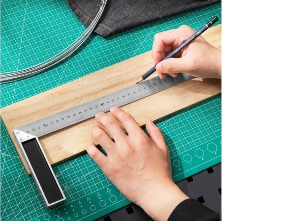 Угольник Deli DL302350