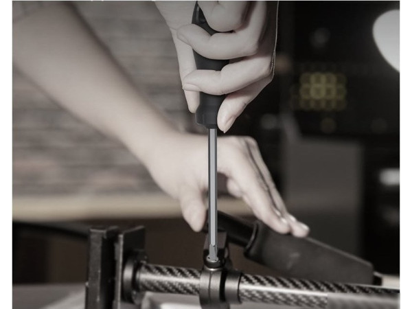 Отвертка Deli HT1203