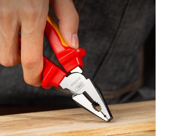 Плоскогубцы Deli DL512006