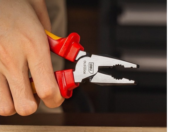 Плоскогубцы Deli DL512006