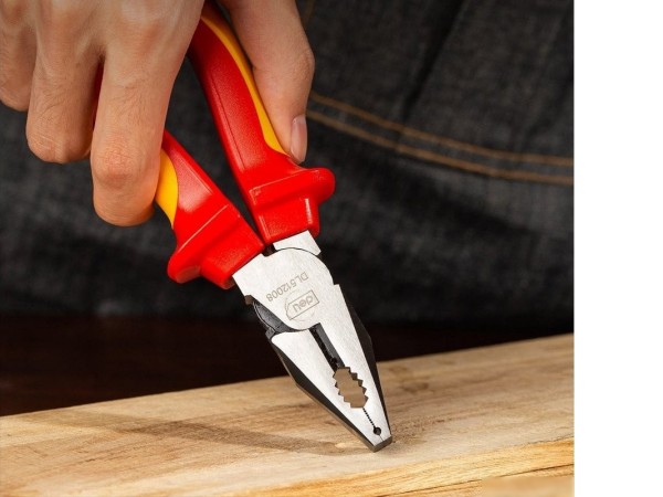 Плоскогубцы Deli DL512008