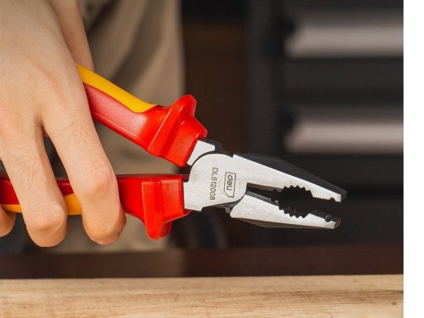 Плоскогубцы Deli DL512008