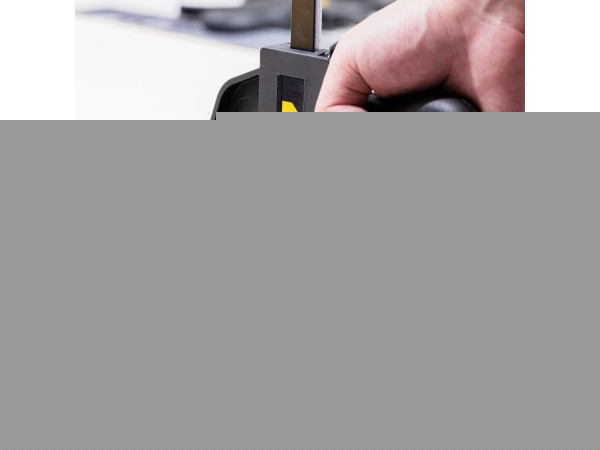 Струбцина Deli DL110112