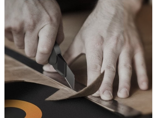 Нож строительный Deli HT4018C