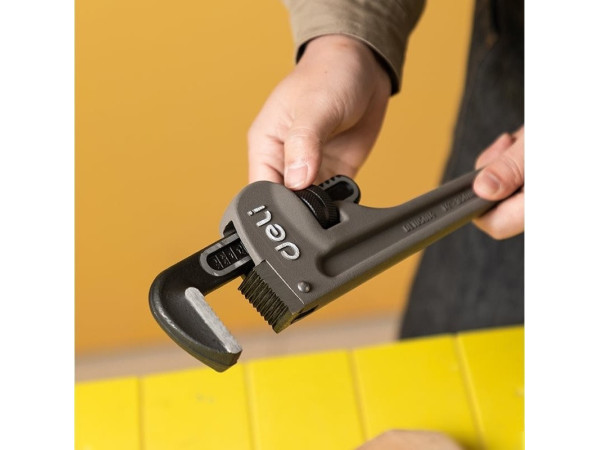 Ключ трубный Deli DL105014