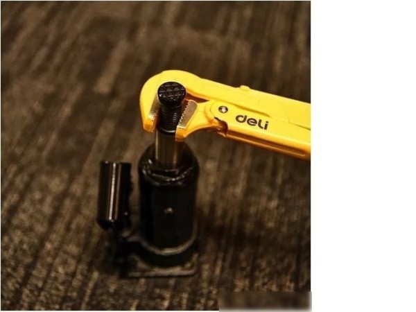 Ключ трубный Deli DL105167