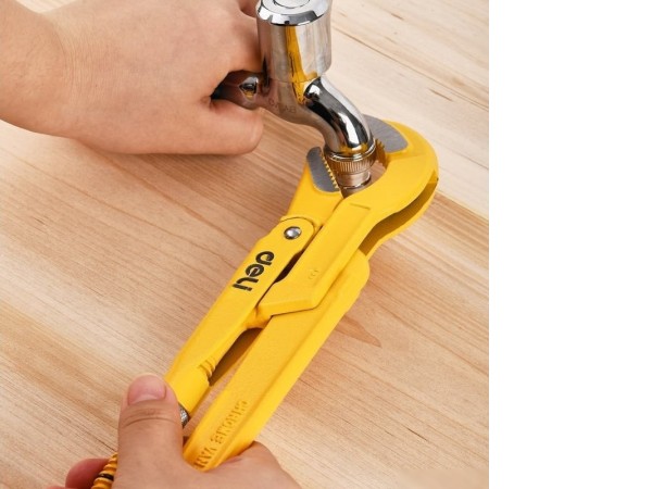 Ключ трубный Deli DL105267