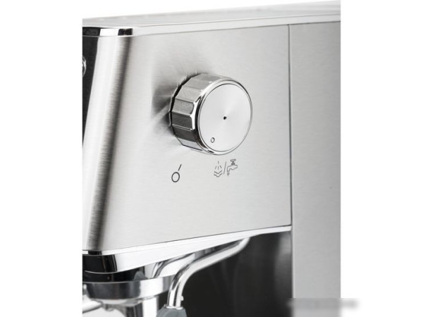 Рожковая помповая кофеварка Ufesa CE8030 Milazzo