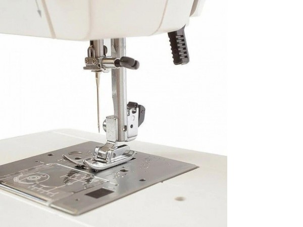 Электромеханическая швейная машина Janome Sewist 709