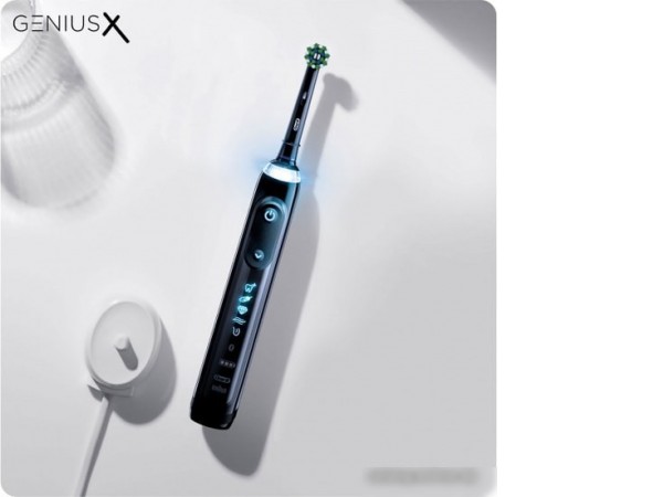 Электрическая зубная щетка Oral-B Genius X Cross Action D706.513.6 (черный)