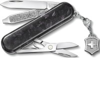 Мультитул Victorinox Classic Brilliant Carbon 0.6221.90 (черный/серебристый)
