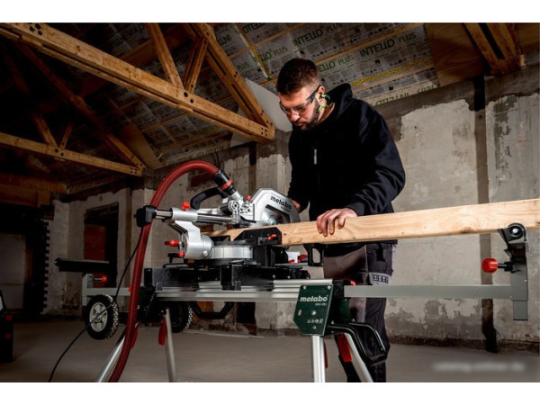 Торцовочная пила Metabo KGS 216 M 613216000