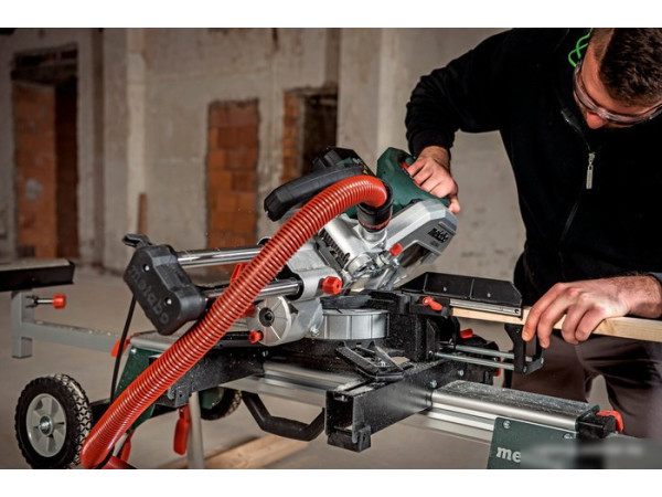 Торцовочная пила Metabo KGS 216 M 613216000