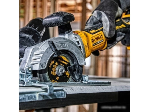 Дисковая (циркулярная) пила DeWalt DCS571N-XJ (без АКБ)