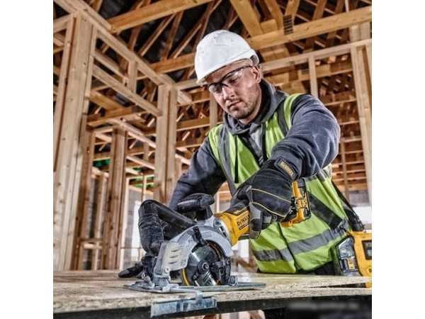 Дисковая (циркулярная) пила DeWalt DCS571N-XJ (без АКБ)