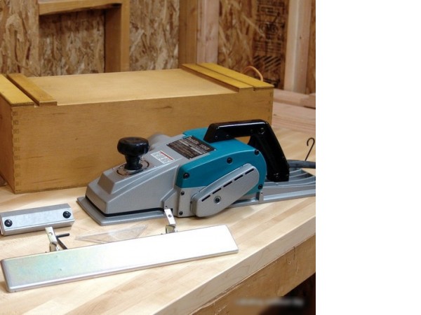 Рубанок Makita 1806 B