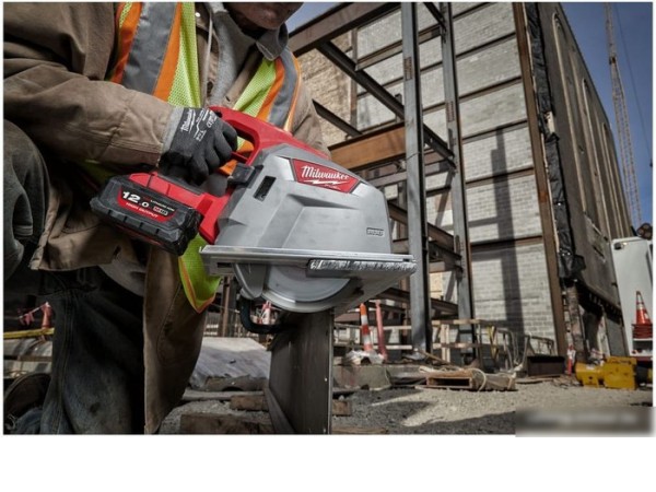 Дисковая (циркулярная) пила Milwaukee Fuel M18 FMCS66-0C 4933472110 (без АКБ, кейс)