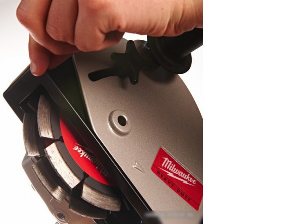 Штроборез Milwaukee WCE 30 [4933383855]