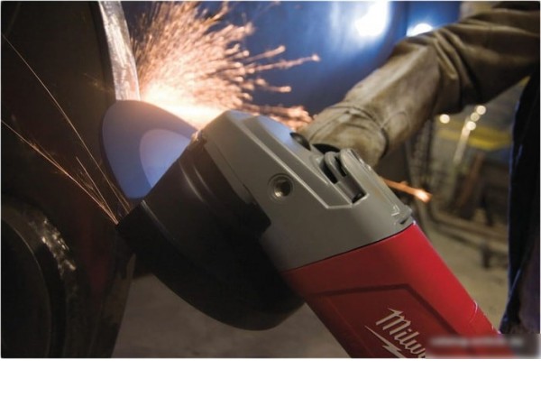 Угловая шлифмашина Milwaukee AGVK24-230EK 4933451413