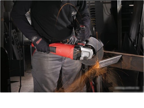 Угловая шлифмашина Milwaukee AGVK24-230EK 4933451413